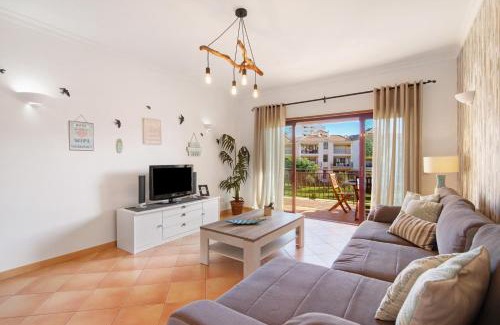 Quarteira Apartment | Cosy Apartment with Pool 1