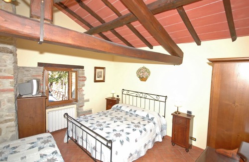 Valagnesi Apartment | Cosy apartment with private pool, WIFI, TV, balcony, pets allowed, panoramic view and parking