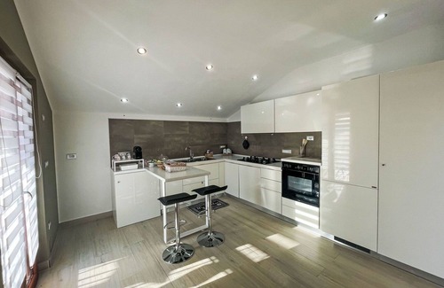 Paglieta Apartment | Cosy apartment with WIFI, A/C, TV, terrace, pets allowed, panoramic view and parking