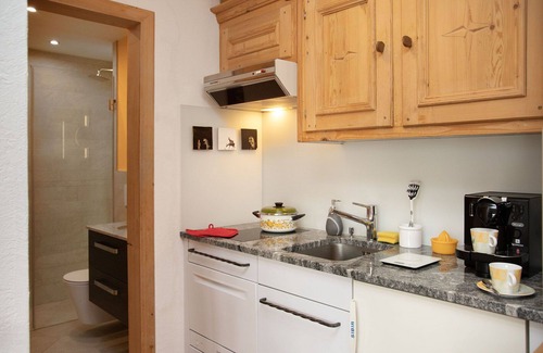 Falera Apartment | Cosy apartment with WIFI, pool, TV, patio, pets allowed, panoramic view and parking