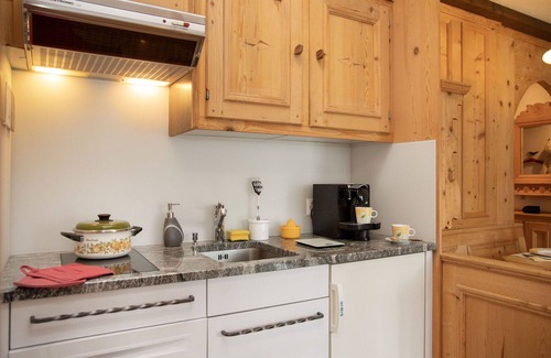 Falera Apartment | Cosy apartment with WIFI, pool, TV, patio, pets allowed, panoramic view and parking