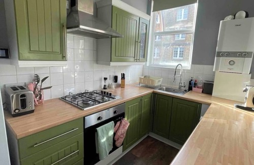 Margate Apartment | Cosy apartment within a 1 min walk to the beach!