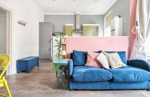 Margate Apartment | Cosy apartment within a 1 min walk to the beach!