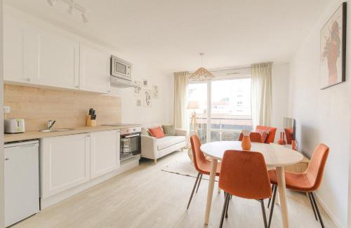 Oullins Apartment | Cosy au centre d’Oullins avec garage