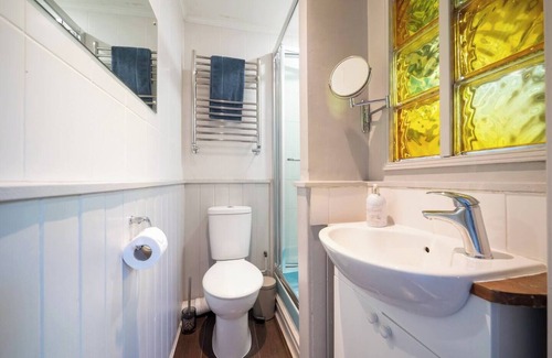 Dartmouth Bed & Breakfast | Cosy B&B with Parking Above Café Alf Resco