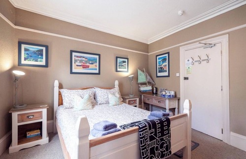 Dartmouth Bed & Breakfast | Cosy B&B with Parking Above Café Alf Resco