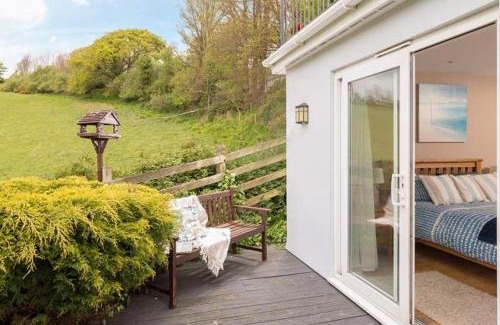 Talland House | Cosy Beachfront Retreat with Stunning Sea Views & Free Access to a Local Indoor Pool