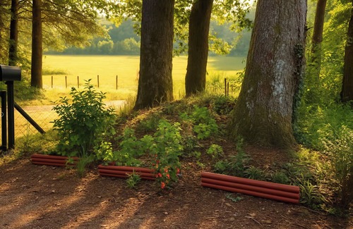 Saint-Privat Ski Chalet | Cosy cabin with blooming garden & view – Dordogne Valley, France