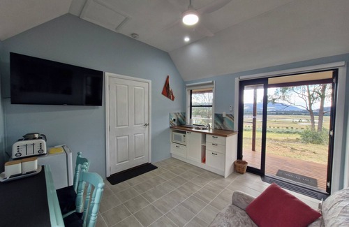 Broke Cabin | Cosy Cabin located in the Broke Valley approx 30 mins to Pokolbin & Wollombi