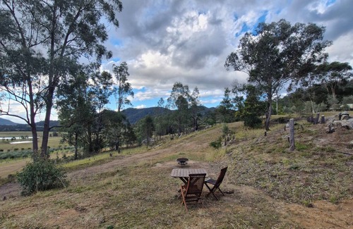 Broke Cabin | Cosy Cabin located in the Broke Valley approx 30 mins to Pokolbin & Wollombi