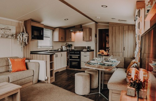 Ayr House | Cosy Caravan Craig Tara Dog Friendly
