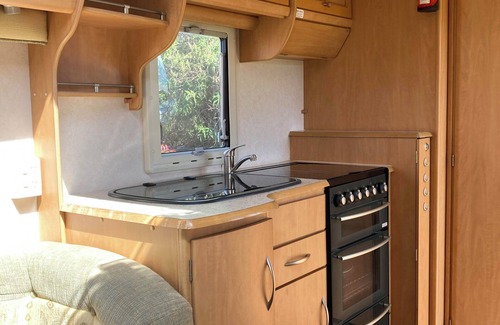 Kaikoura House | Cosy Caravan in Central Kaikoura only 5 mins walk to Town centre.