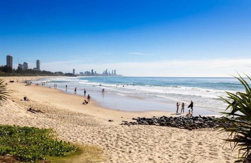 Burleigh Heads Apartment | Cosy Central Burleigh Getaway