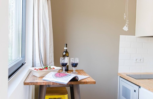 Mafra House | Cosy chic cabin with private terrace, shared heated* swimming pool