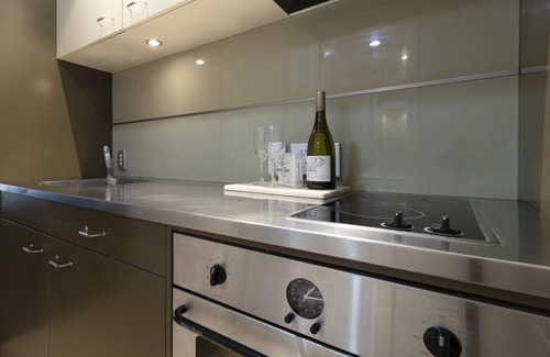 Auckland Central Business District Apartment | Cosy City Center studio w/balcony