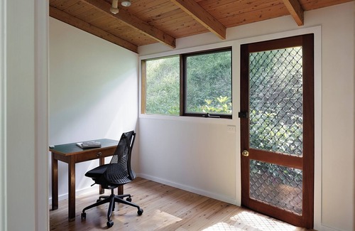 Smiths Lake Cabin | Cosy Coastal Cabin Getaway- Lakefront-Dog Friendly