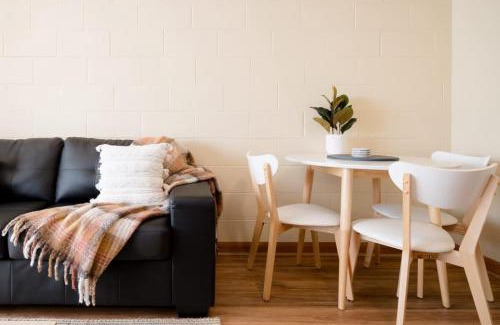 East Launceston Apartment | Cosy & Convenient: WiFi =& Parking