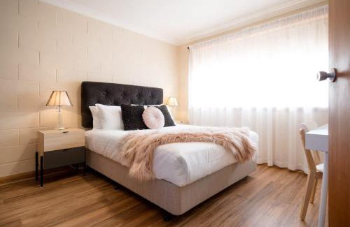 East Launceston Apartment | Cosy & Convenient: WiFi =& Parking