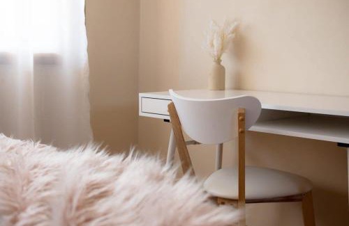 East Launceston Apartment | Cosy & Convenient: WiFi =& Parking
