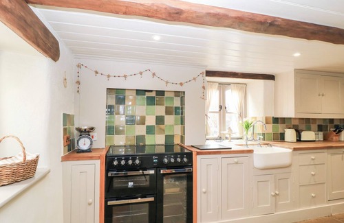 Salisbury Cottage | Cosy Cot