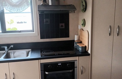 Te Anau House | Cosy cottage 2 mins to the lake and 5 mins to the town centre Sky & WiFi