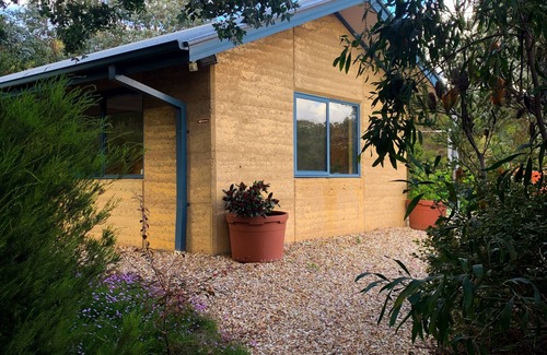 Drummond House | Cosy cottage on rural property 10 minutes from Kyneton's restaurants.