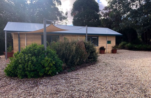 Drummond House | Cosy cottage on rural property 10 minutes from Kyneton's restaurants.