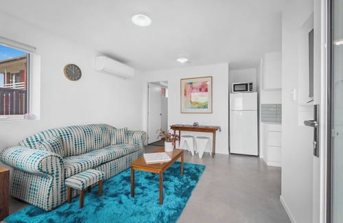 Lindisfarne Apartment | Cosy Cottesloe - 2 Bedroom Unit - Free Parking - Lindisfarne