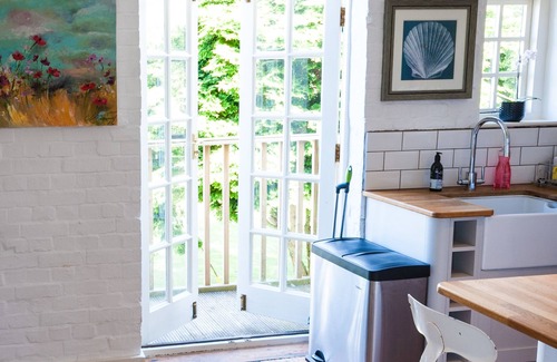 Wittersham Cottage | Cosy country cottage with large garden,