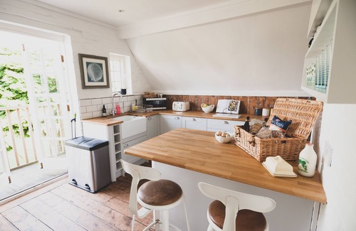 Wittersham Cottage | Cosy country cottage with large garden,