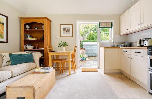Abbess Roding House | Cosy Country Cottage