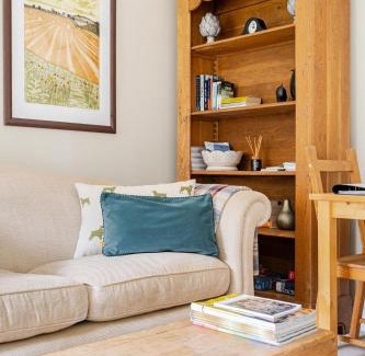 Abbess Roding House | Cosy Country Cottage