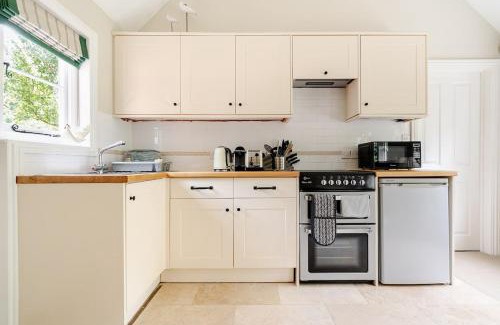 Abbess Roding House | Cosy Country Cottage