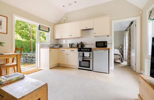 Abbess Roding House | Cosy Country Cottage