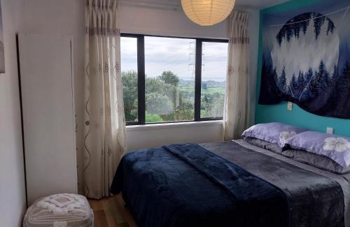 Omata Ski Chalet | Cosy Country Cottage on a Sunny Hill