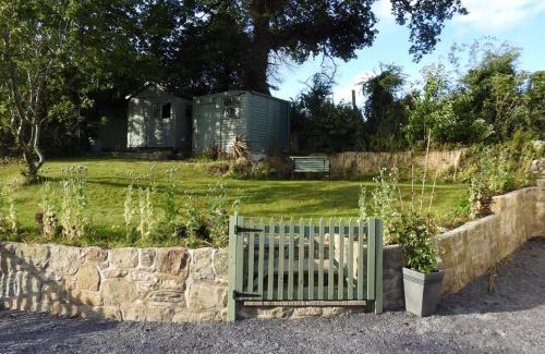 Flint House | Cosy country cottage with outdoor bathing