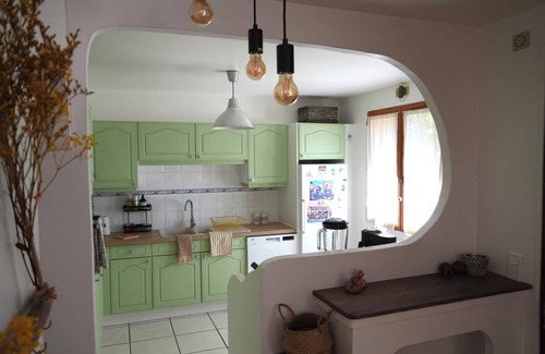 Mercury House | Cosy country house with mountain views.