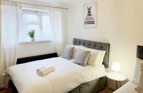 Broad Green Apartment | Cosy Croydon Apt Sleeps 5