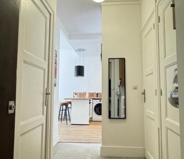 6th Arrondissement Apartment | Cosy & Design