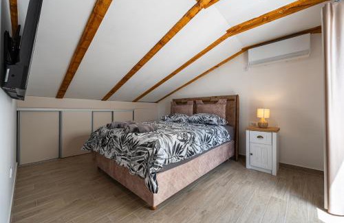 Dubovica Apartment | Cosy Duplex near Bus Station