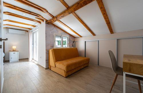 Dubovica Apartment | Cosy Duplex near Bus Station