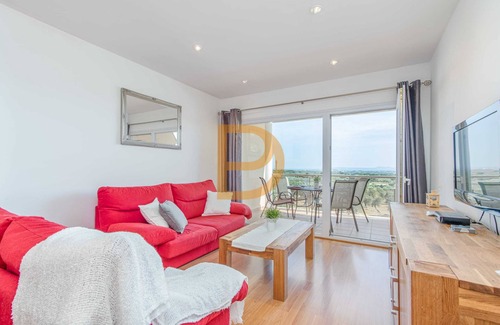 El Mas Isaac Apartment | Cosy Duplex with mountain and sea views
