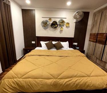 Sushant Lok Apartment | Cosy Ebony Suite Near Metro