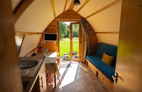Leven Cabin | Cosy Ensuite Glamping With A Hot Tub