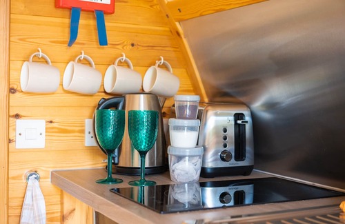 Leven Cabin | Cosy Ensuite Glamping With A Hot Tub