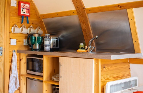 Leven Cabin | Cosy Ensuite Glamping With A Hot Tub