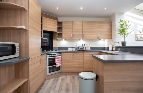 Gravesend House | Cosy entire home|Free Parking|Contractors