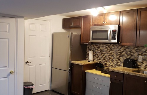 Mississauga Valleys Apartment | Cosy Executive Apartment for Short-term Guests