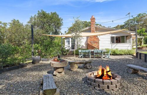 Wamberal House | Cosy Family Farm Stay - Daily Animal Feeding