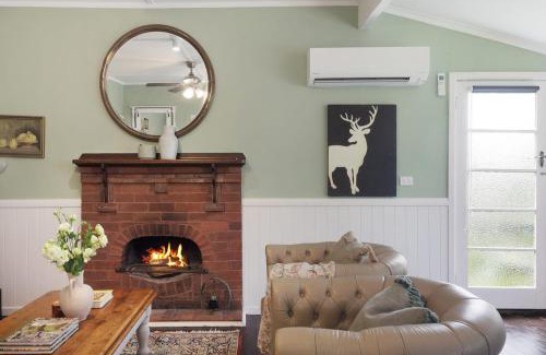 Wamberal House | Cosy Family Farm Stay - Daily Animal Feeding